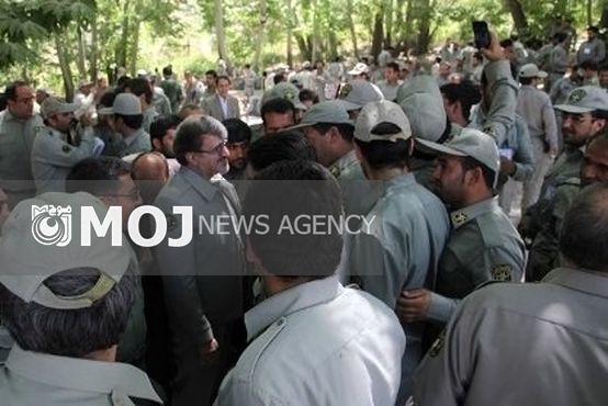 حمایت قضایی و بهبود معیشت محیط بانان را با جدیت دنبال میکنیم