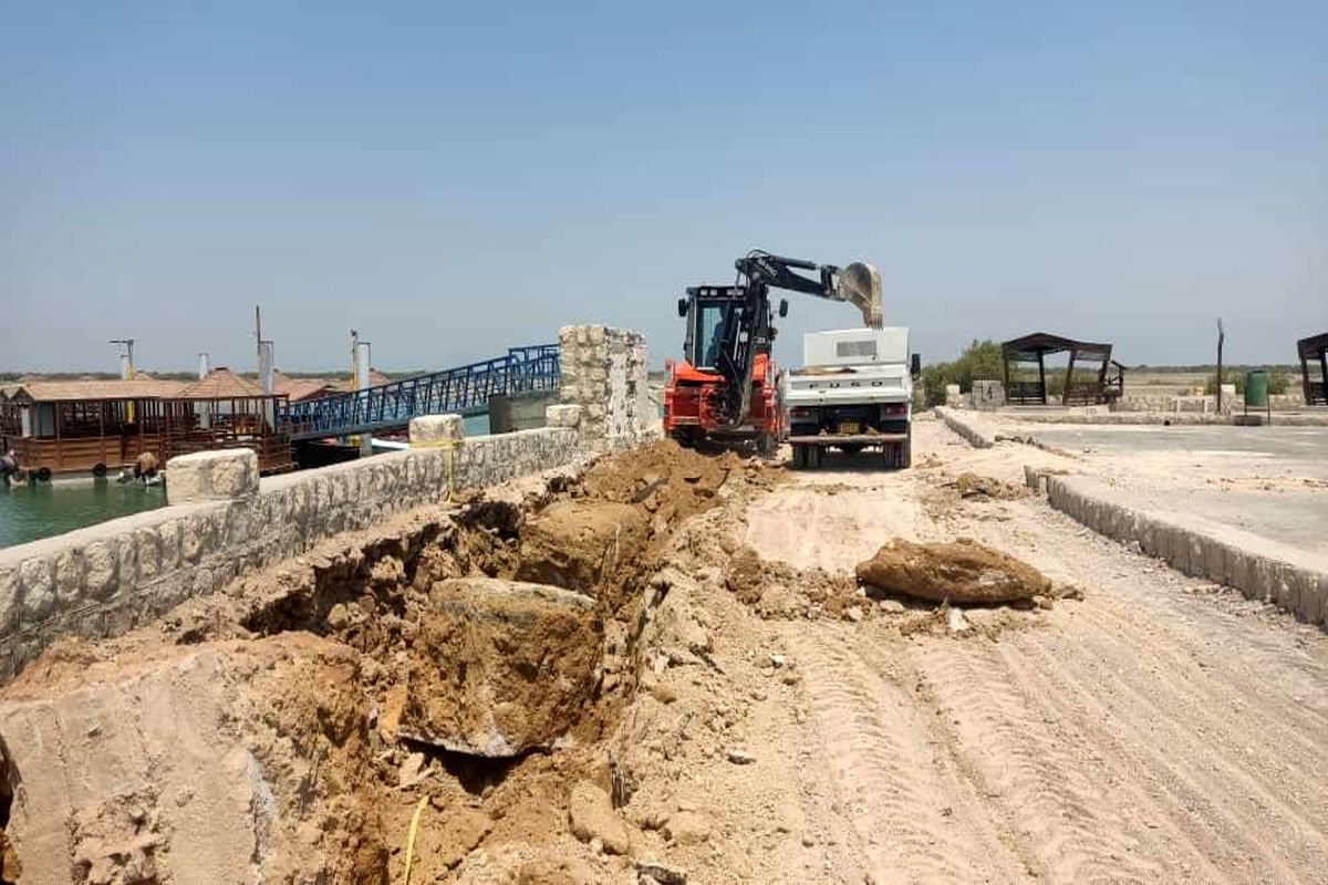 بهسازی دیوار ساحلی گورزین قشم 