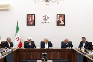 ارائه گزارشی از اقدامات و برنامه‌های دولت برای مدیریت و کنترل بازار ارز و همچنین رفع تعهدات ارزی