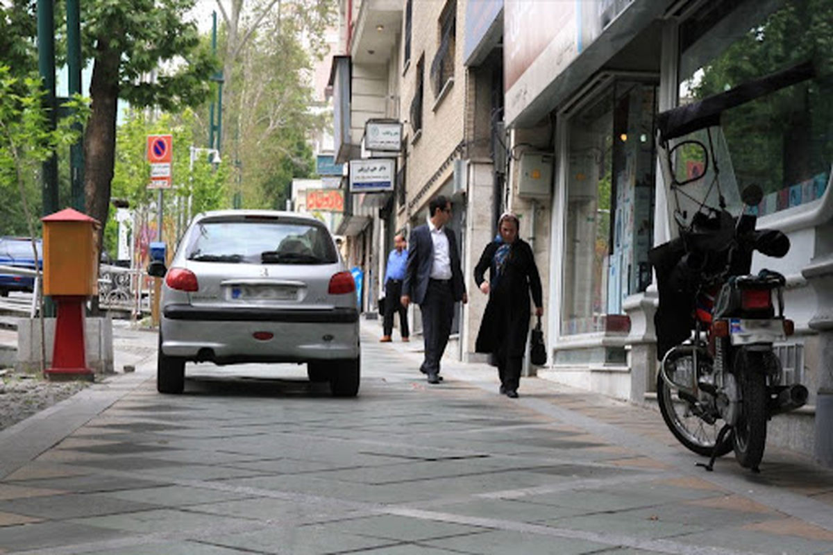 تخلف توقف خودرو در پیاده رو