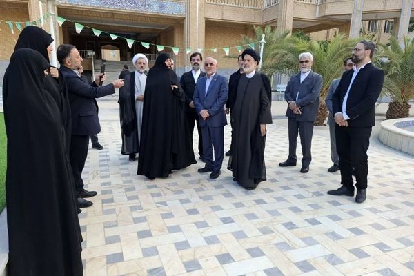 رئیس دفتر رئیس جمهور از جامعه الزهرا(س) بازدید کرد