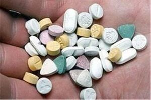 توقیف سواری پراید با ۵۰ هزار قرص غیرمجاز در مریوان