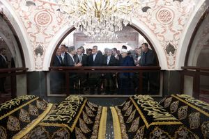 رئیس جمهور از مسجد بی‌بی هیبت در باکو بازدید کرد