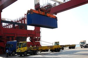 عملیات کانتینری در پیشرفته ترین بندر ایران به مرز 2.2 میلیون TEU رسید/ رشد 51 درصدی ترانشیپ در بندر شهید رجایی