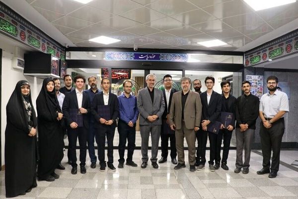 وزیر اقتصاد با اعضای تیم اعزامی کشورمان به المپیاد جهانی اقتصاد دیدار کرد