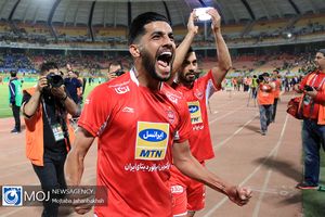 دیدار تیم های فوتبال سپاهان اصفهان و پرسپولیس (۲)