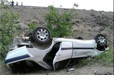 واژگونی خودرو پژو پارس در مبارکه / مصدوم شدن 5 نفر