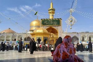 تشرف ۹۰ شیعه از کشور آمریکا به حرم مطهر رضوی