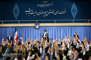 دیدار دانشجویان با مقام معظم رهبری