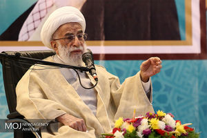 باید از مظلومان حمایت کنیم و با ظالمان در بیفتیم