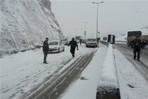 محورهای کندوان و هراز برفی است/ تردد با زنجیرچرخ ممکن است