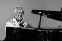 اجرای زیبای  استاد انوشیروان روحانی در کیش + فیلم 