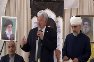 مراسم بزرگداشت امام خمینی (ره) به ابتکار دو چهره مسیحی و اهل تسنن در مسکو برگزار شد