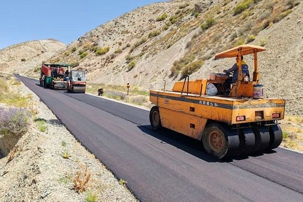 اجرای عملیات احداث و روکش آسفالت ۲۰۰ کیلومتر از راه‌های خراسان شمالی