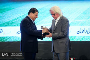 امید ابراهیمى بهترین بازیکن لیگ و برترین بازیکن تیم ملی در جام جهانى بود