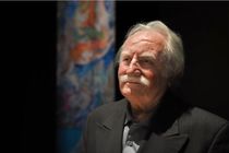 پیکر خالق «عصر عاشورا» و «ضامن آهو» زیر پرچم ایران به اصفهان رسید