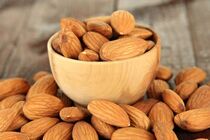 محکومیت 1,105,000,000 ریالی برای قاچاقچی مغز بادام خارجی در قم