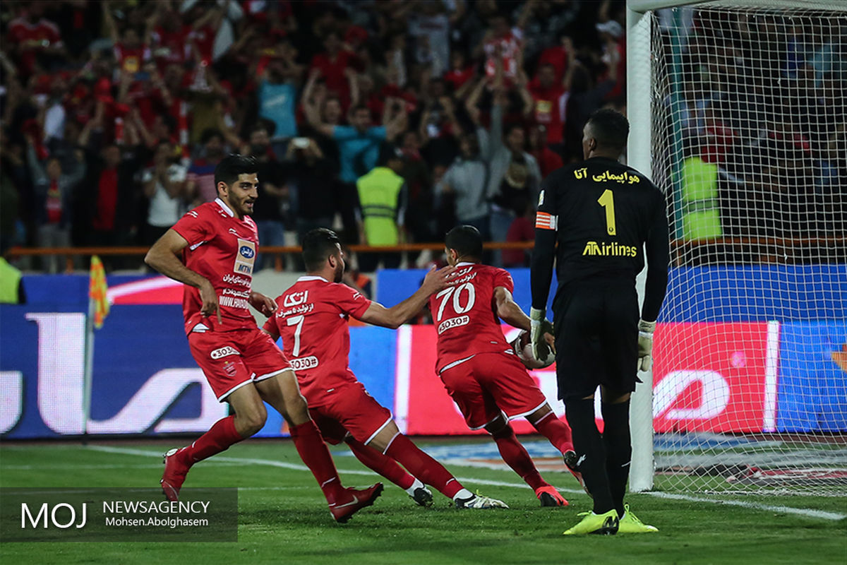 دیدار تیم های فوتبال پرسپولیس و ماشین سازی تبریز