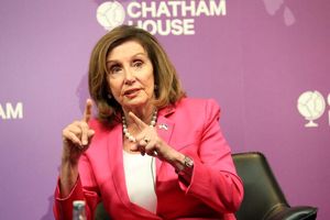 پلوسی با اقدام نظامی علیه ایران مخالف است