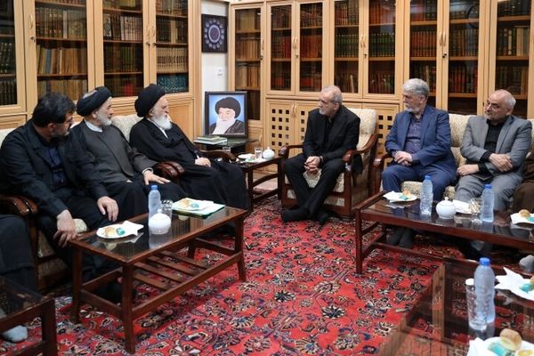 برخی جریان‌ها تیم مذاکره‌کننده را ضددین و وطن‌فروش می‌خوانند