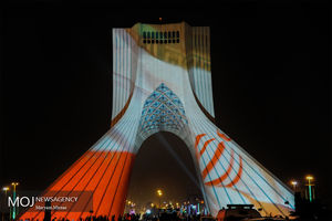 سمفونی نور سیمرغ صلح در برج آزادی