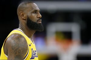 ستاره ۴۰ساله لیکرز پیش‌فصل NBA را کنار گذاشت