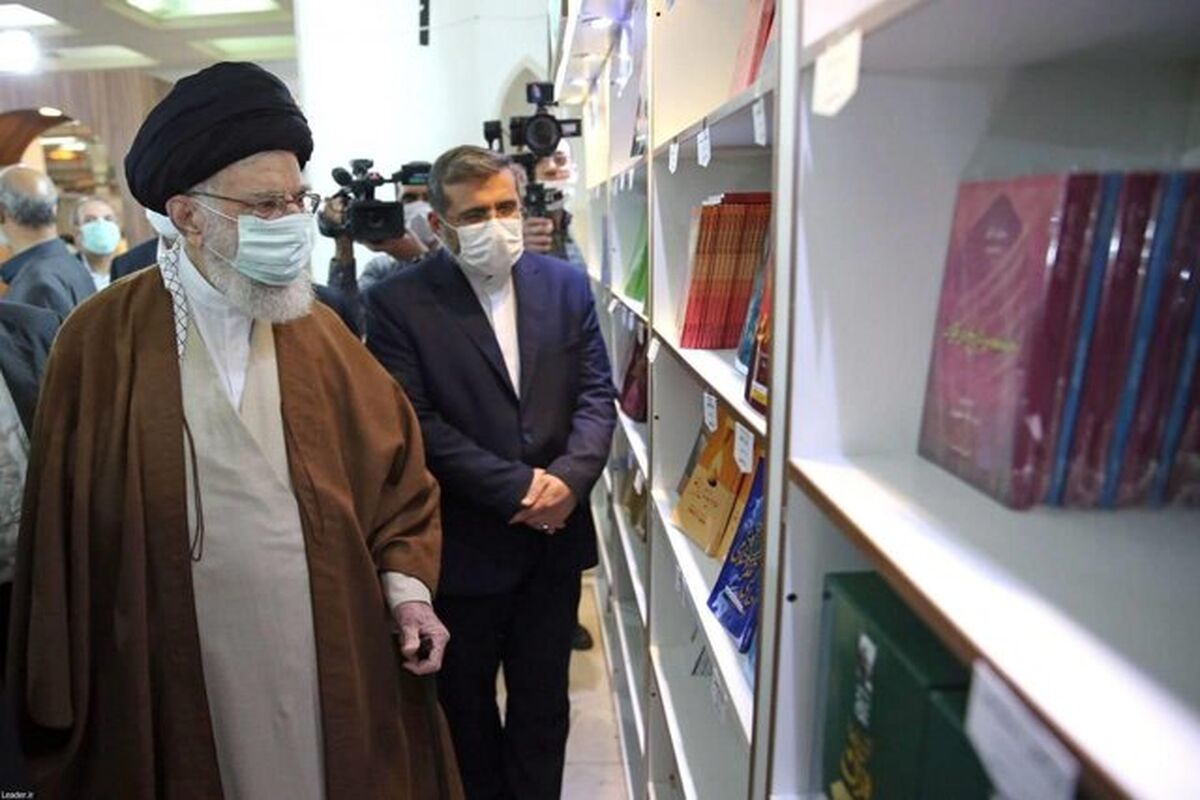 بازدید رهبر انقلاب از نمایشگاه کتاب تهران