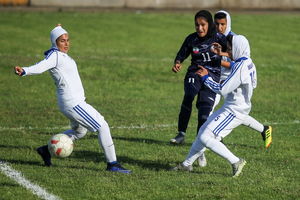   تیم فوتبال بانوان البرز بازی را سه بر یک به شهرداری بم واگذار کرد 
