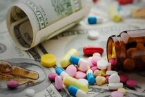 پلمب داروخانه متخلف در اردبیل به دلیل نگهداری و عرضه گسترده فرآورده‌های قاچاق