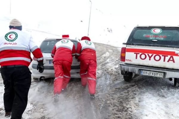 بارش برف و ریزش کوه، ۲۳ جاده را مسدود کرد