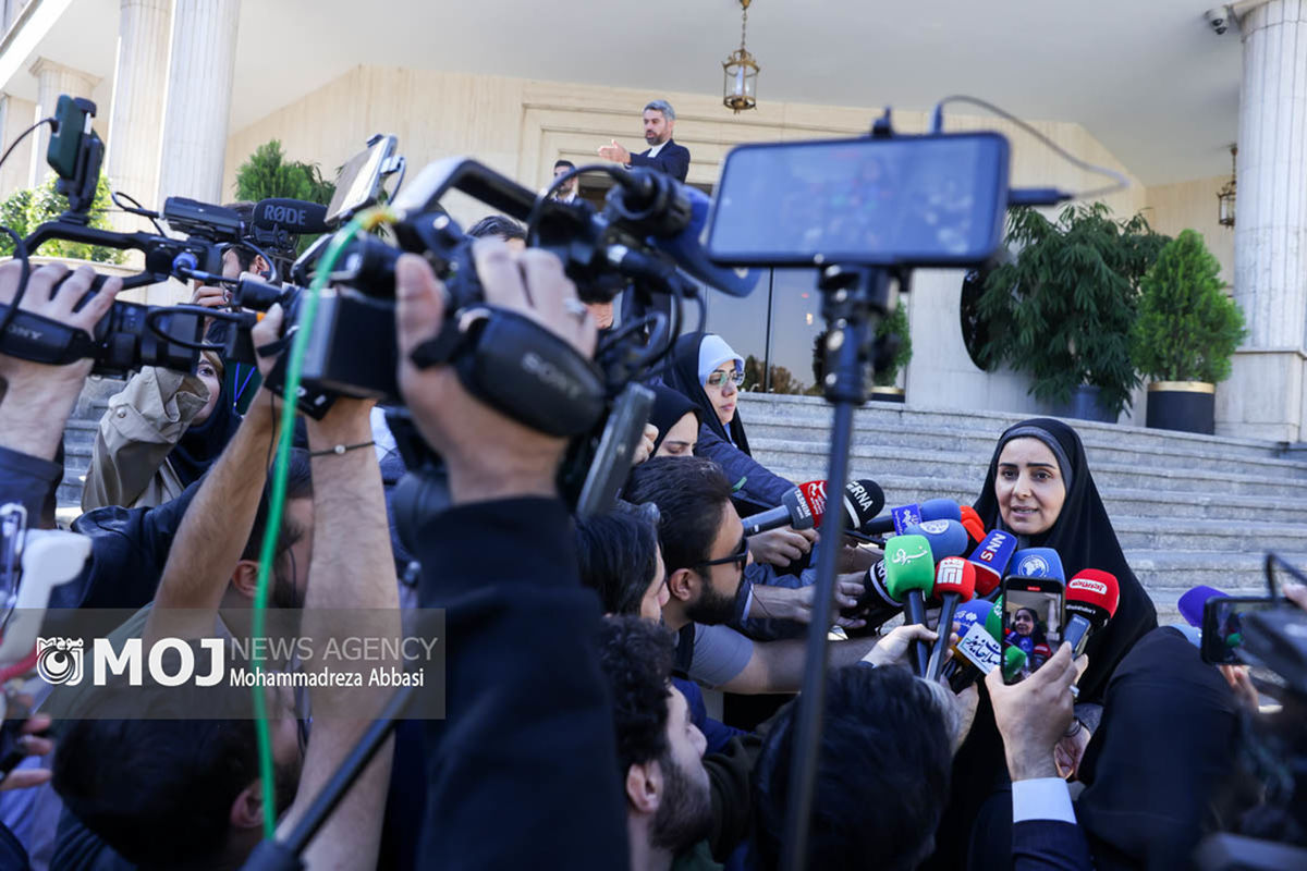 حاشیه جلسه هیات دولت - ۱۶ آبان