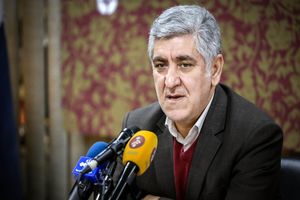 مجتبی آقایی: یک ماه است که از دبیری جشنواره فجر استعفا داده ام/مدیر جدید انتخاب دبیر را به عهده انجمن ها گذاشته است