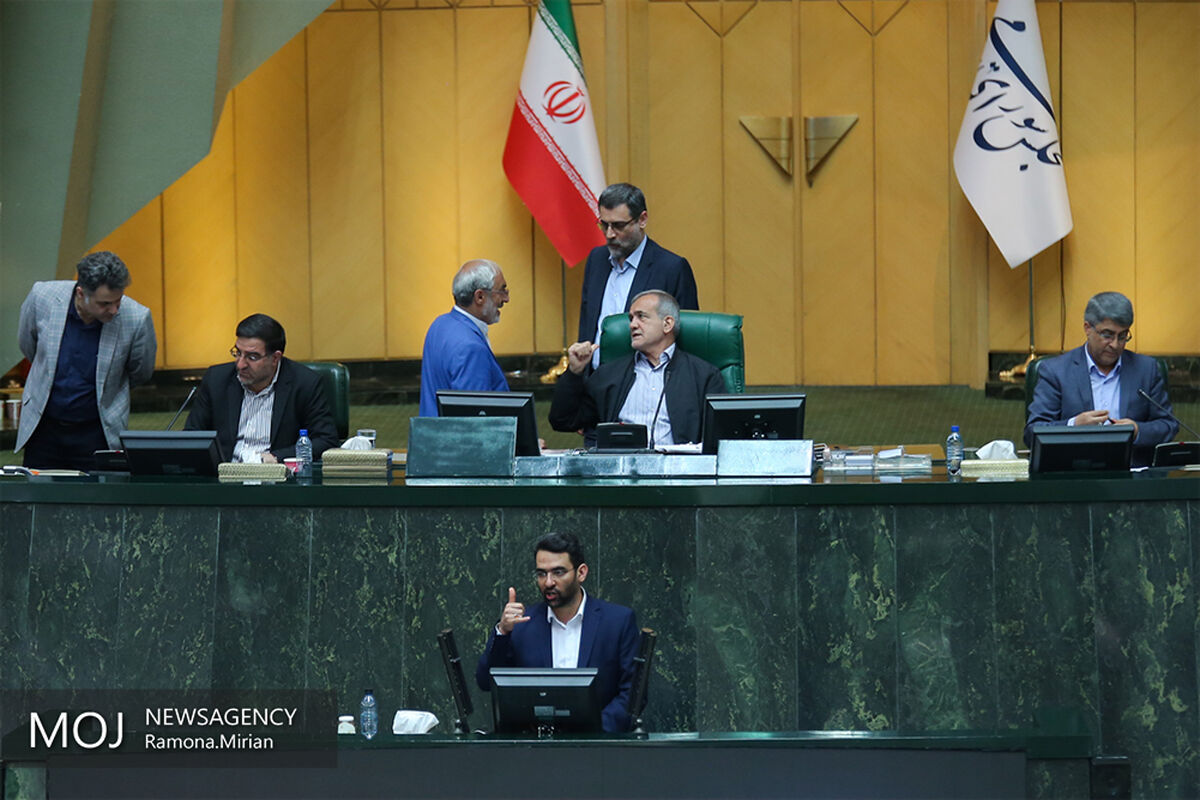 محمدجواد آذری جهرمی وزیر ارتباطات و فناوری اطلاعات