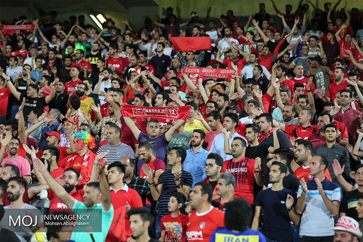 دیدار تیم های فوتبال پرسپولیس و نساجی مازندران