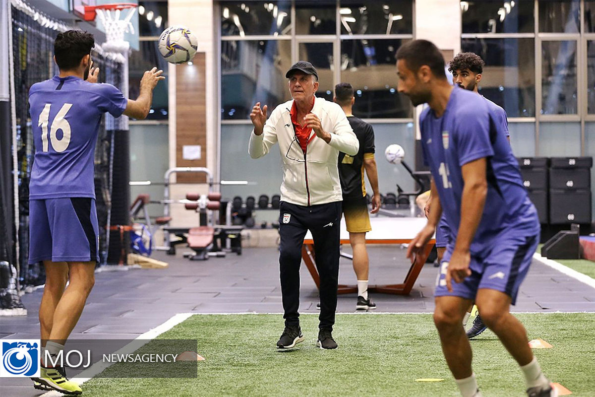 تمرین تیم ملی با حضور رییس و نایب رییس فدراسیون فوتبال 
