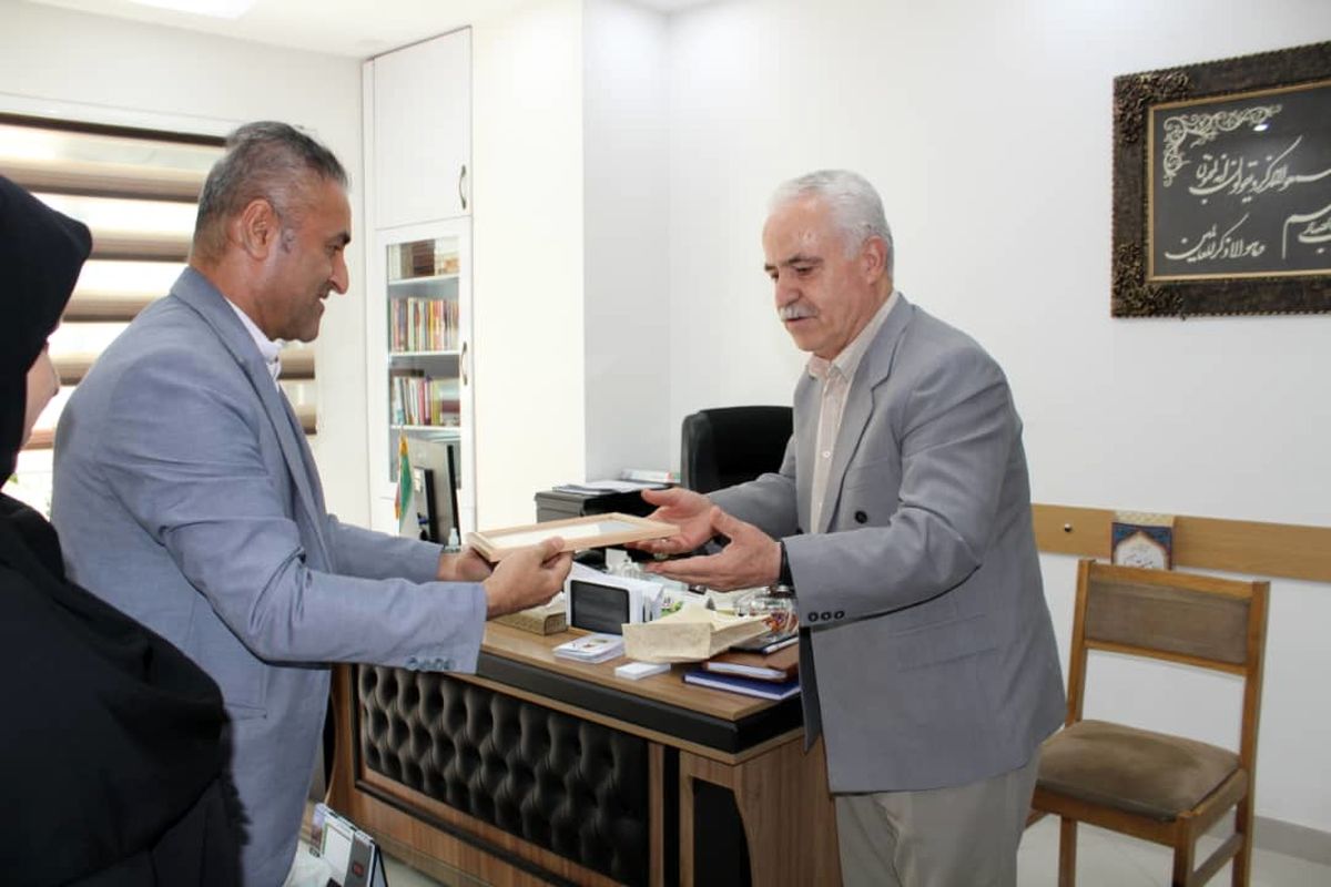 تجلیل از استاد زانیار 