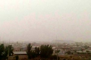 گردو خاک نیمه غربی کشور را در بر می‌گیرد