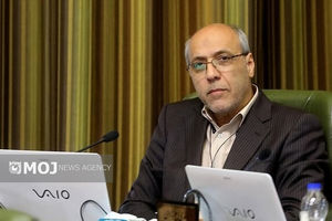 تعطیلی در روزهای آلوده هوا فرار از مسئولیت است