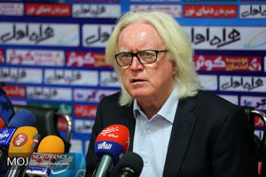 نشست خبری سرمربیان استقلال و ذوب آهن برگزار نمی شود