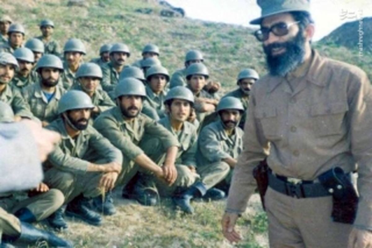 نمایشگاه «در لباس سربازی»