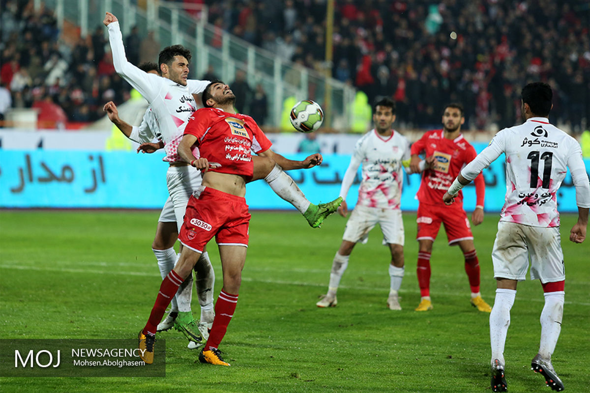 دیدار تیم های فوتبال پرسپولیس و تراکتورسازی تبریز