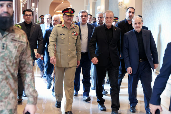فرمانده ارتش پاکستان با پزشکیان دیدار کرد