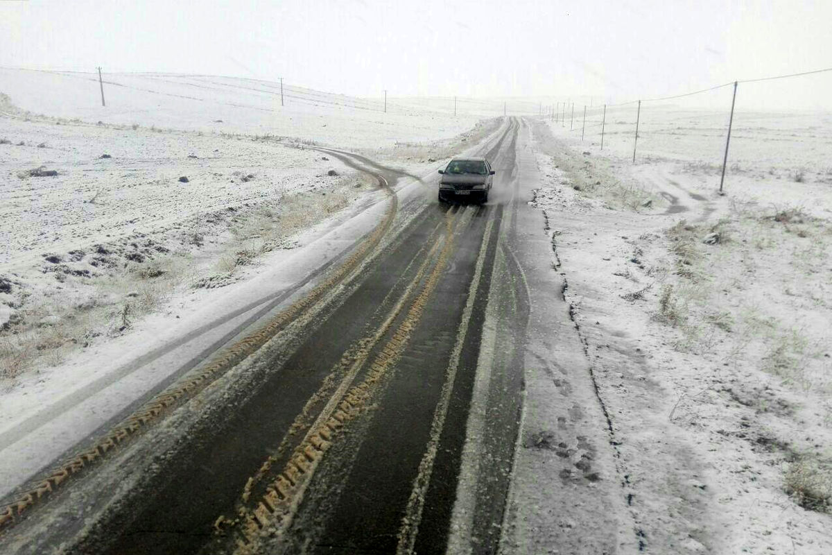 بارش برف و باران در جاده‌های خراسان رضوی