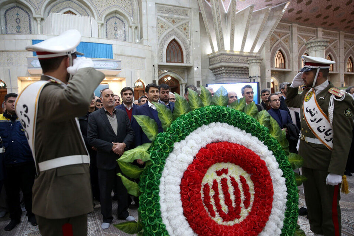 وزیر و کارکنان وزارت ارتباطات با آرمان‌های امام راحل تجدید میثاق کردند