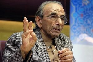  آب دریاچه ارومیه در سفر رییس جمهور نمایشی بود!/برای مرگ دریاچه ارومیه گریه کردم