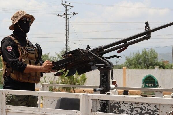 کشته شدن ۶ نفر در اثر حمله به ارتش پاکستان