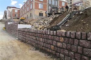 اجرای عملیات دیوار حائل سنگی و هدایت آبهای سطحی شهرک ارشاد 