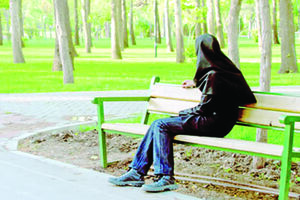 فرار دختر جوان از خانه بخاطر مشکلات زندگی
