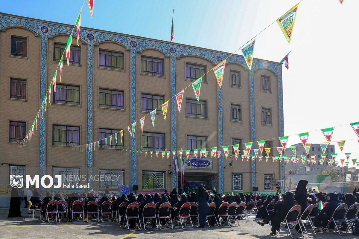 نواختن زنگ آغاز سال تحصیلی با حضور سخنگوی دولت