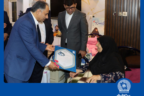 خانواده شهدا ستون‌های عزت و معنویت این کشورند